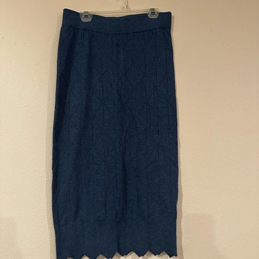 Tea n Rose women's blue sweater knit midi skirt. - Picture 3 of 4